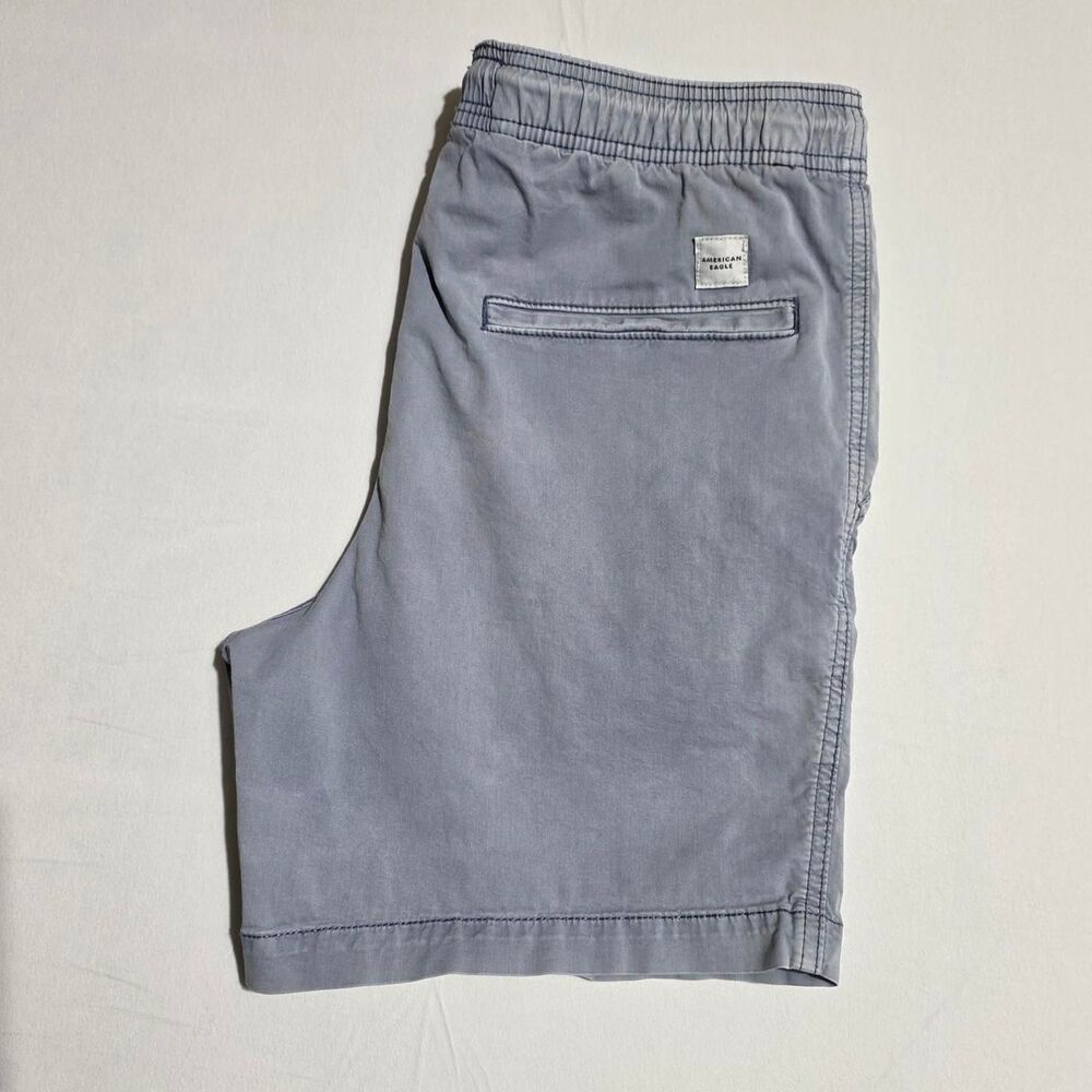 American Eagle 5.5" Flex Lived-In Trekker Short Size Small washed blue color